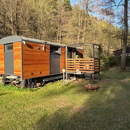 Kemp Annín Maringotka Tree Park Camp